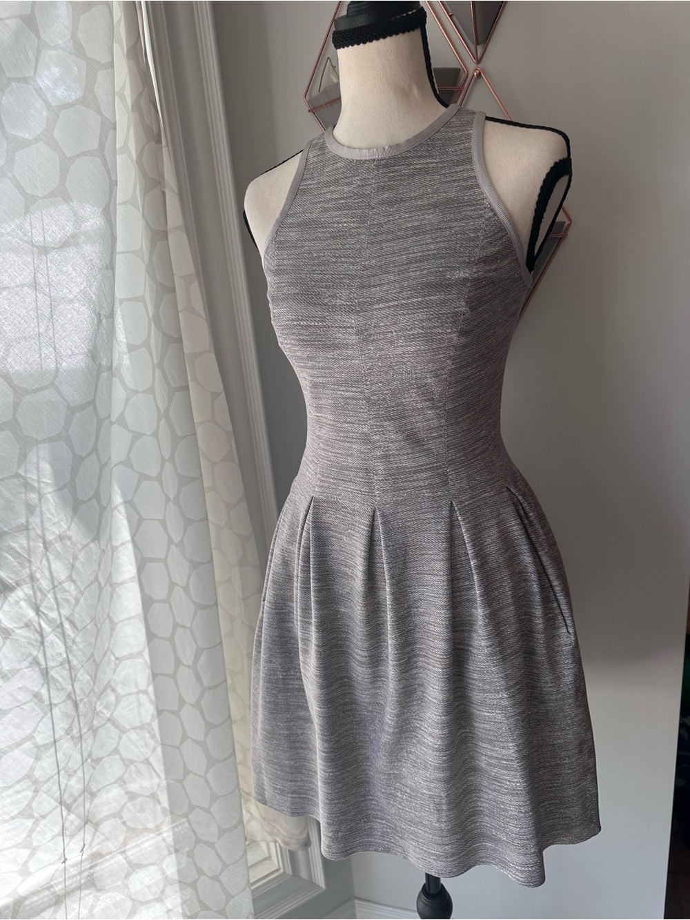 LULULEMON Here to There Pleated Dress Sleeveless Heather Gray Fit & Flare Size 6 - Picture 3 of 16
